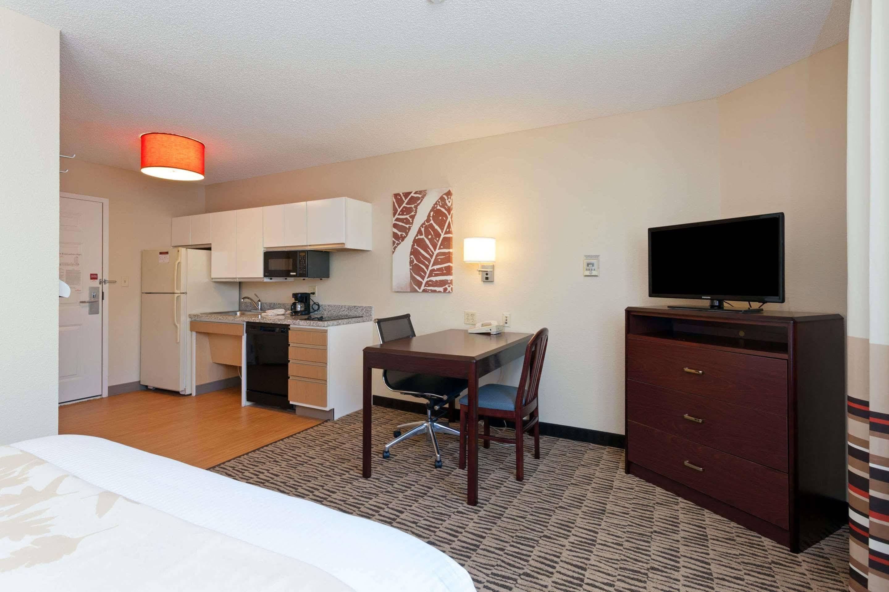 Mainstay Suites Detroit Farmington Hills Exterior foto
